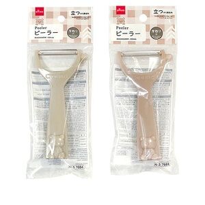 NEW Daiso brand Y-shaped vegetable peeler with a bear-designed handle